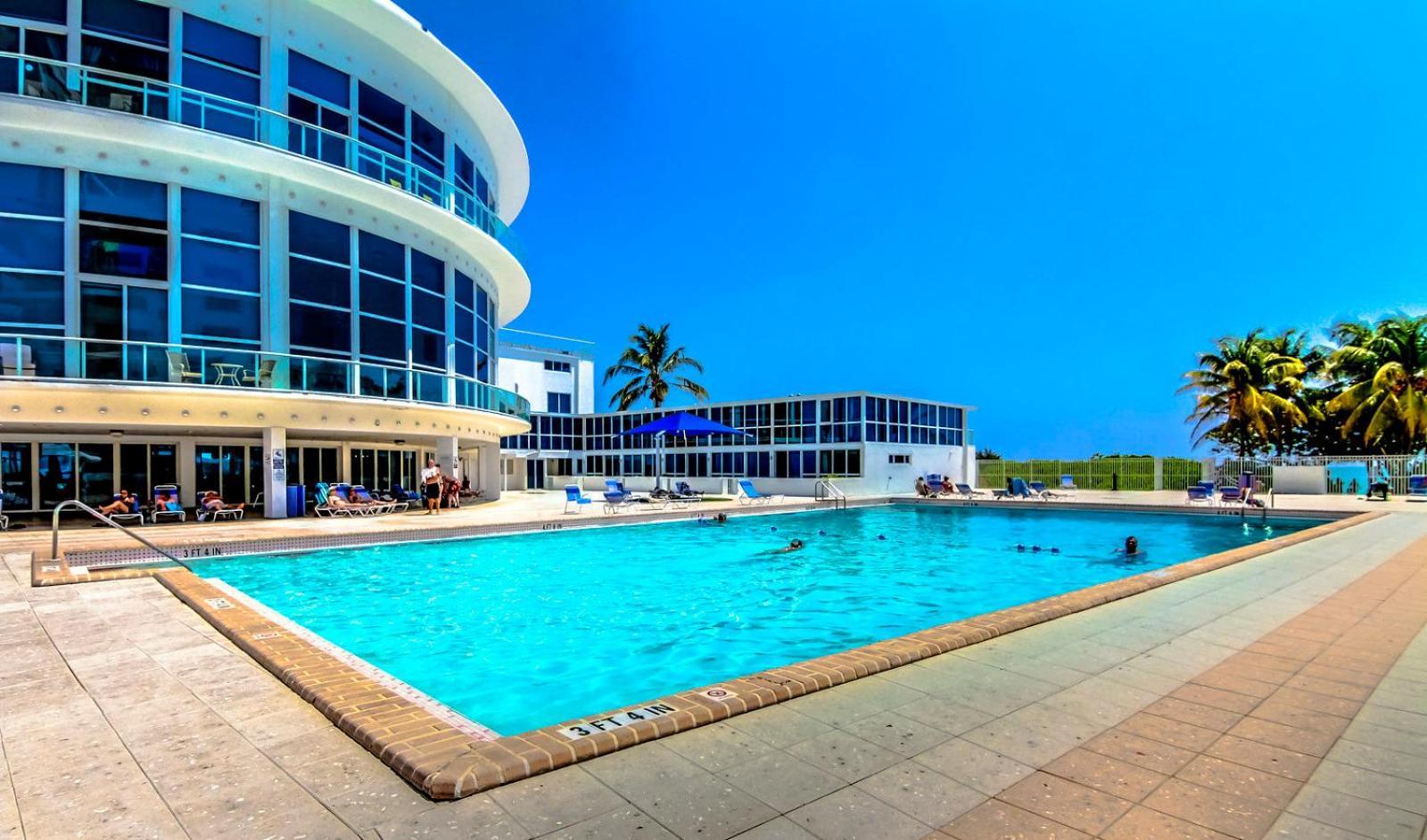 Castle Pavillon 8 Beachfront - Private Beach Access Loft With 2-Story, Pool, Tennis, Free Parking Access 迈阿密海滩 外观 照片