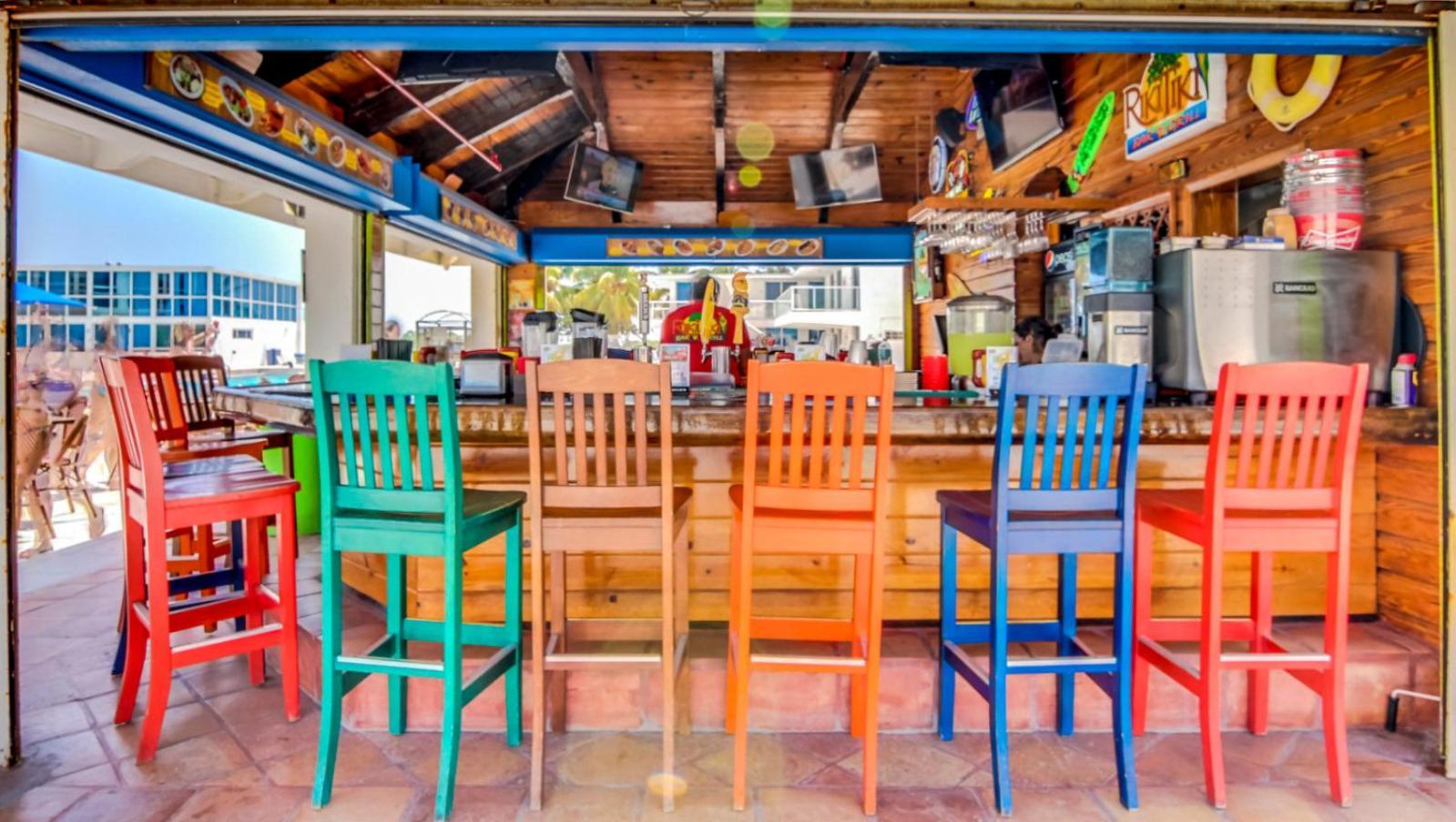 Castle Pavillon 8 Beachfront - Private Beach Access Loft With 2-Story, Pool, Tennis, Free Parking Access 迈阿密海滩 外观 照片