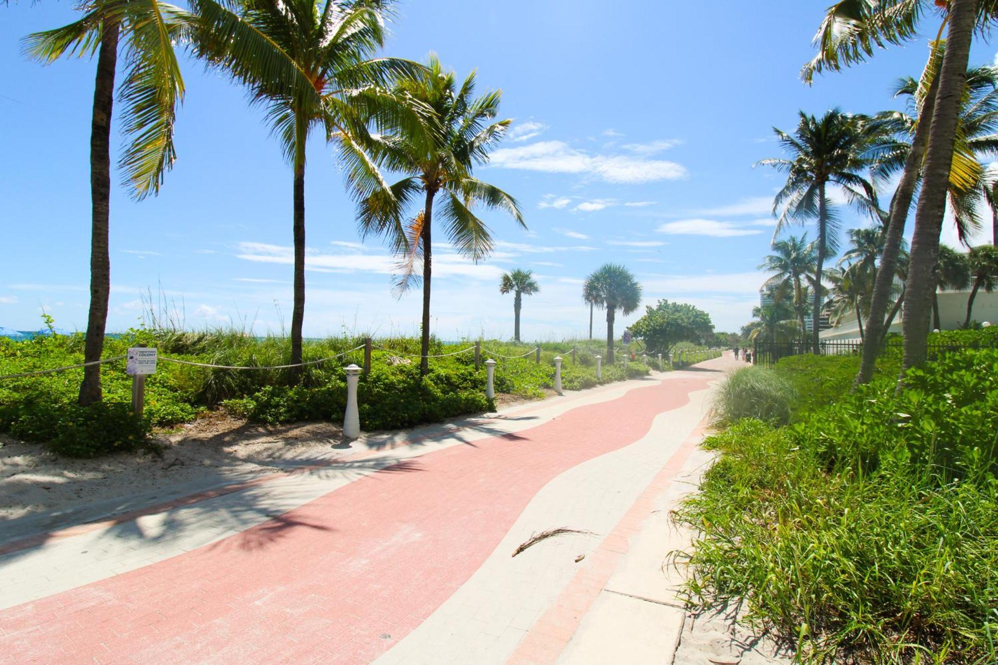 Castle Pavillon 8 Beachfront - Private Beach Access Loft With 2-Story, Pool, Tennis, Free Parking Access 迈阿密海滩 外观 照片