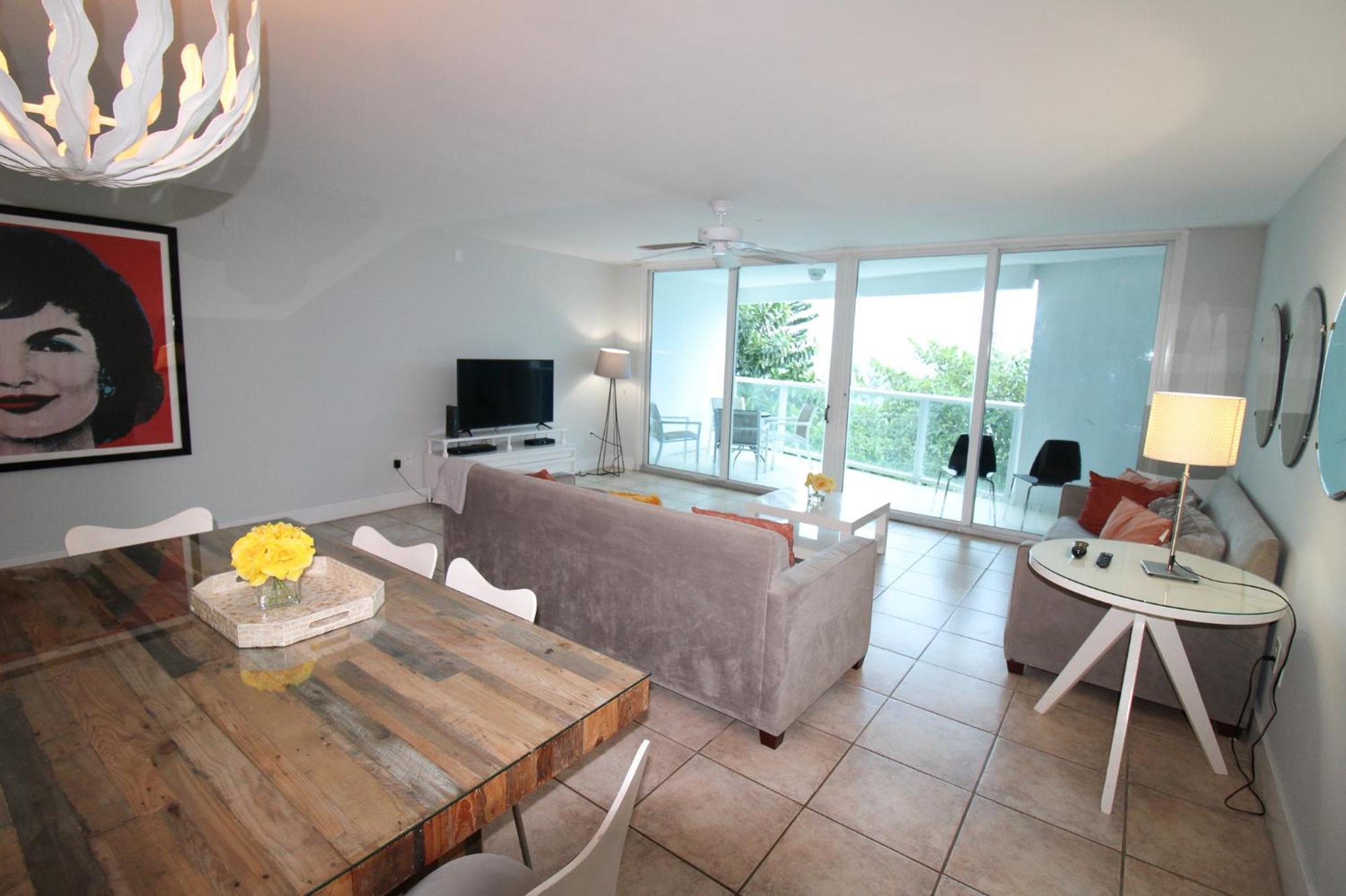 Castle Pavillon 8 Beachfront - Private Beach Access Loft With 2-Story, Pool, Tennis, Free Parking Access 迈阿密海滩 外观 照片
