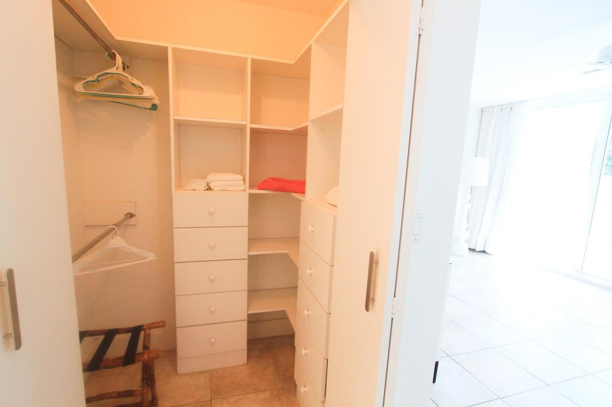 Castle Pavillon 8 Beachfront - Private Beach Access Loft With 2-Story, Pool, Tennis, Free Parking Access 迈阿密海滩 外观 照片