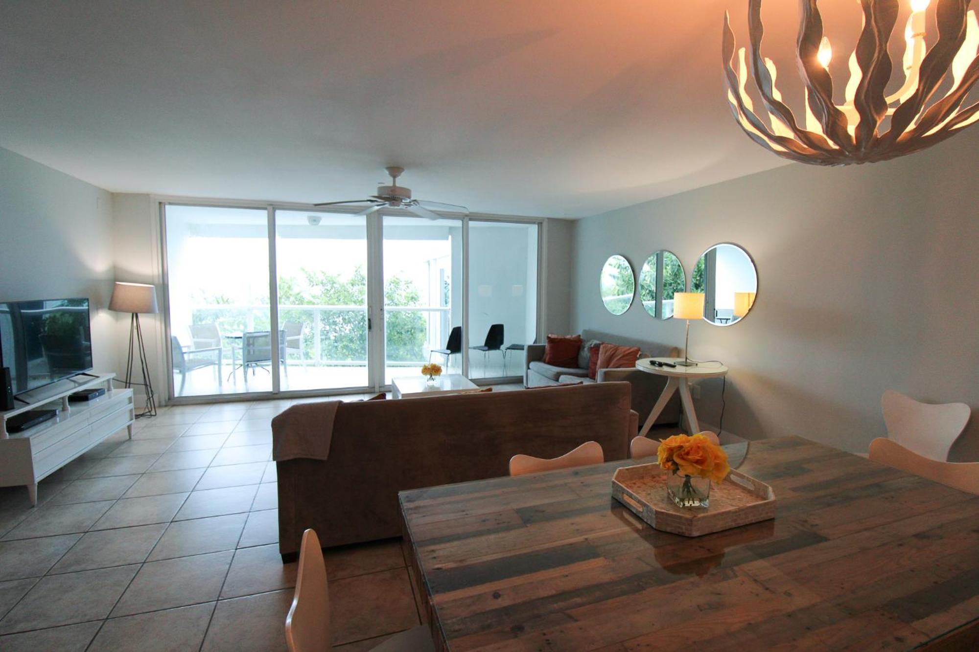 Castle Pavillon 8 Beachfront - Private Beach Access Loft With 2-Story, Pool, Tennis, Free Parking Access 迈阿密海滩 外观 照片