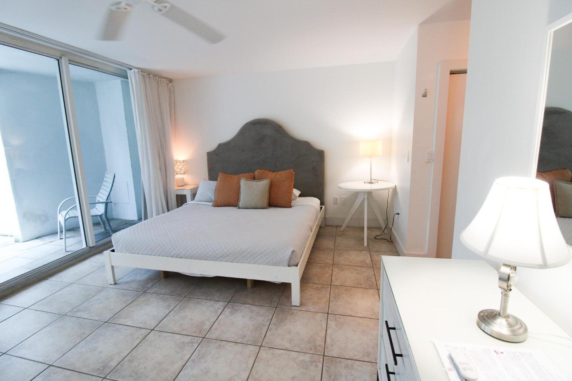 Castle Pavillon 8 Beachfront - Private Beach Access Loft With 2-Story, Pool, Tennis, Free Parking Access 迈阿密海滩 外观 照片