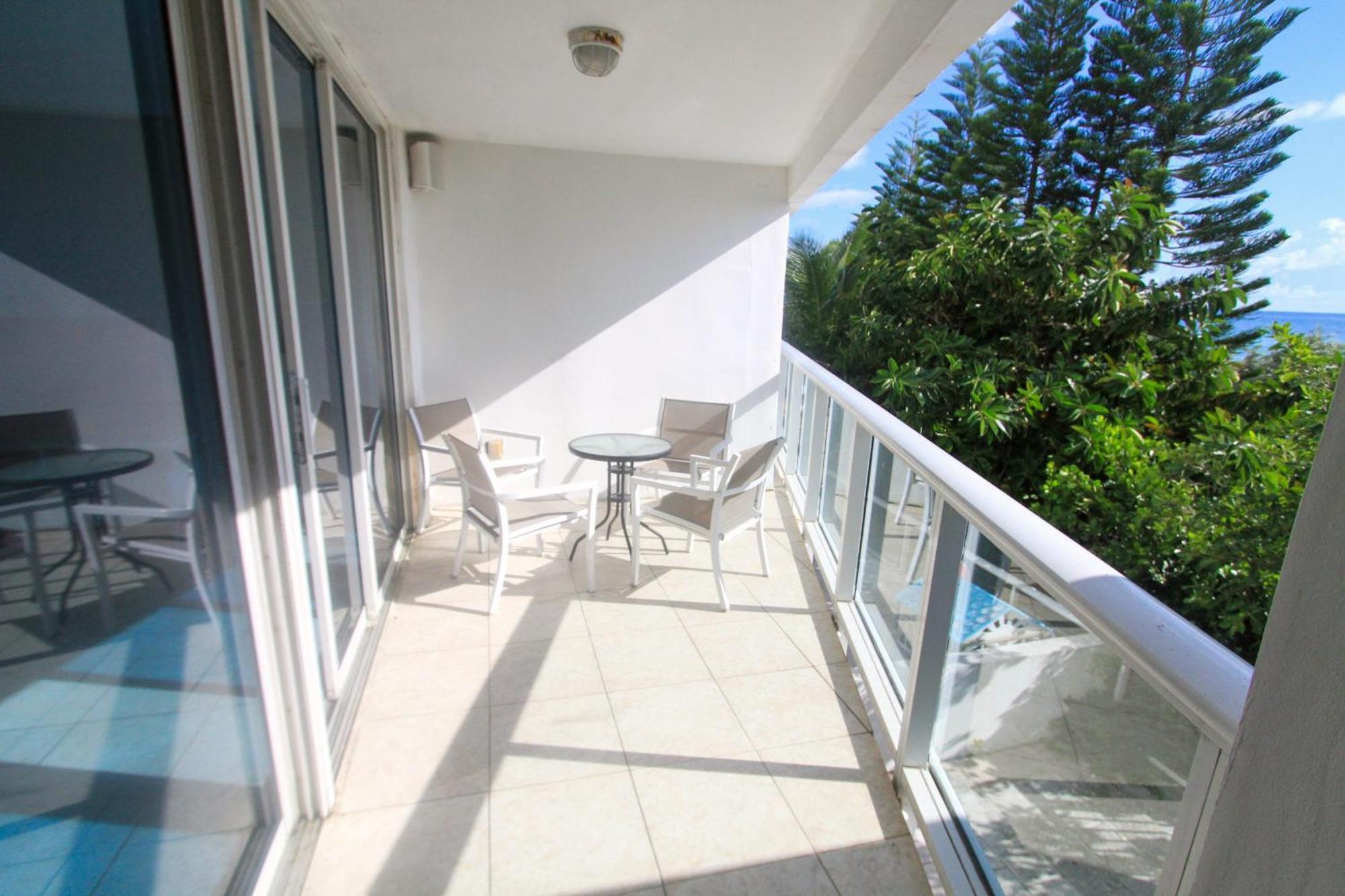 Castle Pavillon 8 Beachfront - Private Beach Access Loft With 2-Story, Pool, Tennis, Free Parking Access 迈阿密海滩 外观 照片